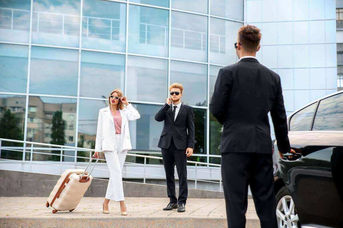 Kitchener to Pearson Airport: Limo vs Taxi vs Uber
